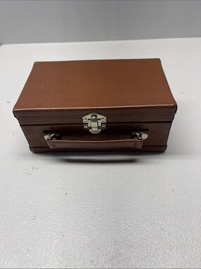 This is a Ricoh brand vintage leather camera case
